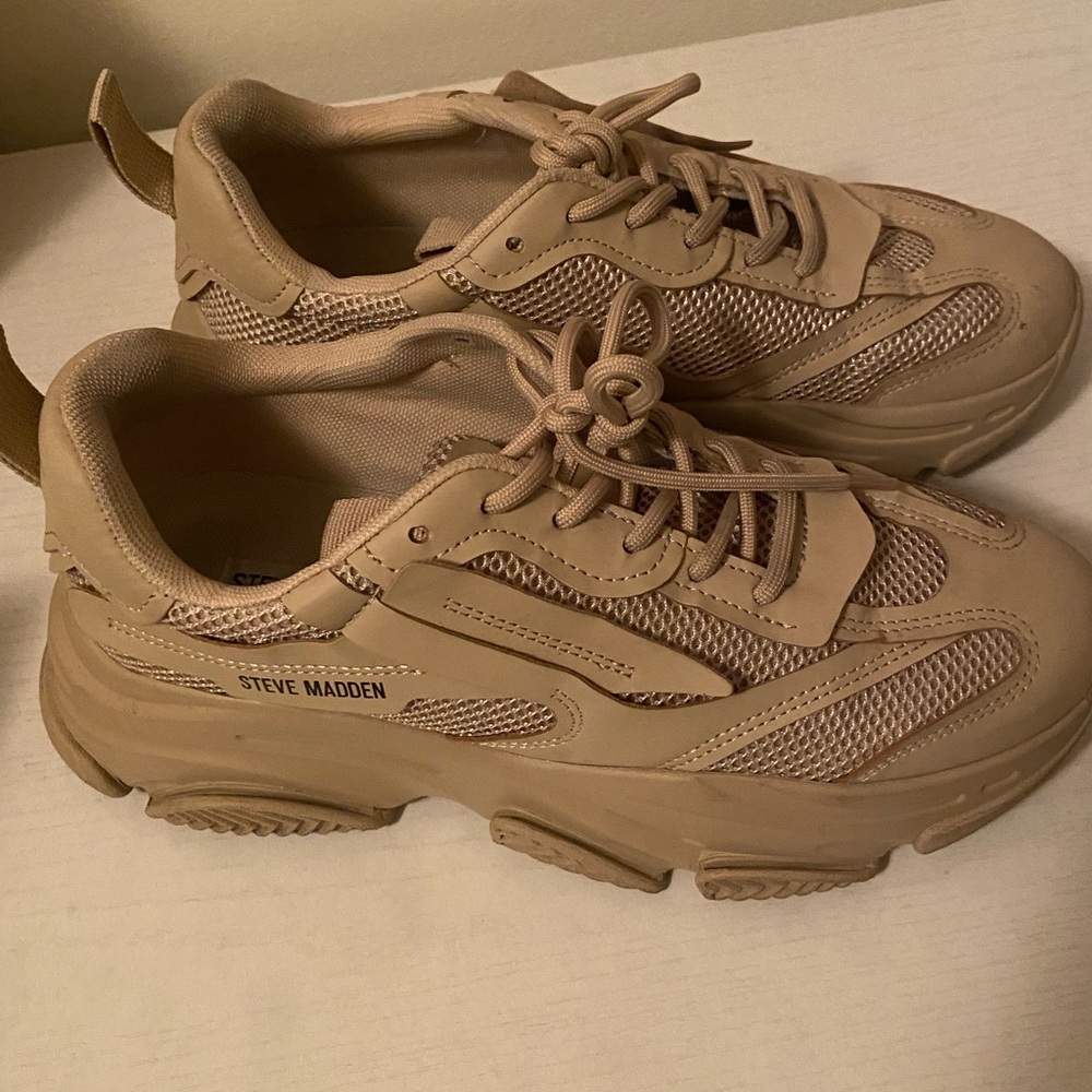 Steven Madden Women's Possesion Sneakers